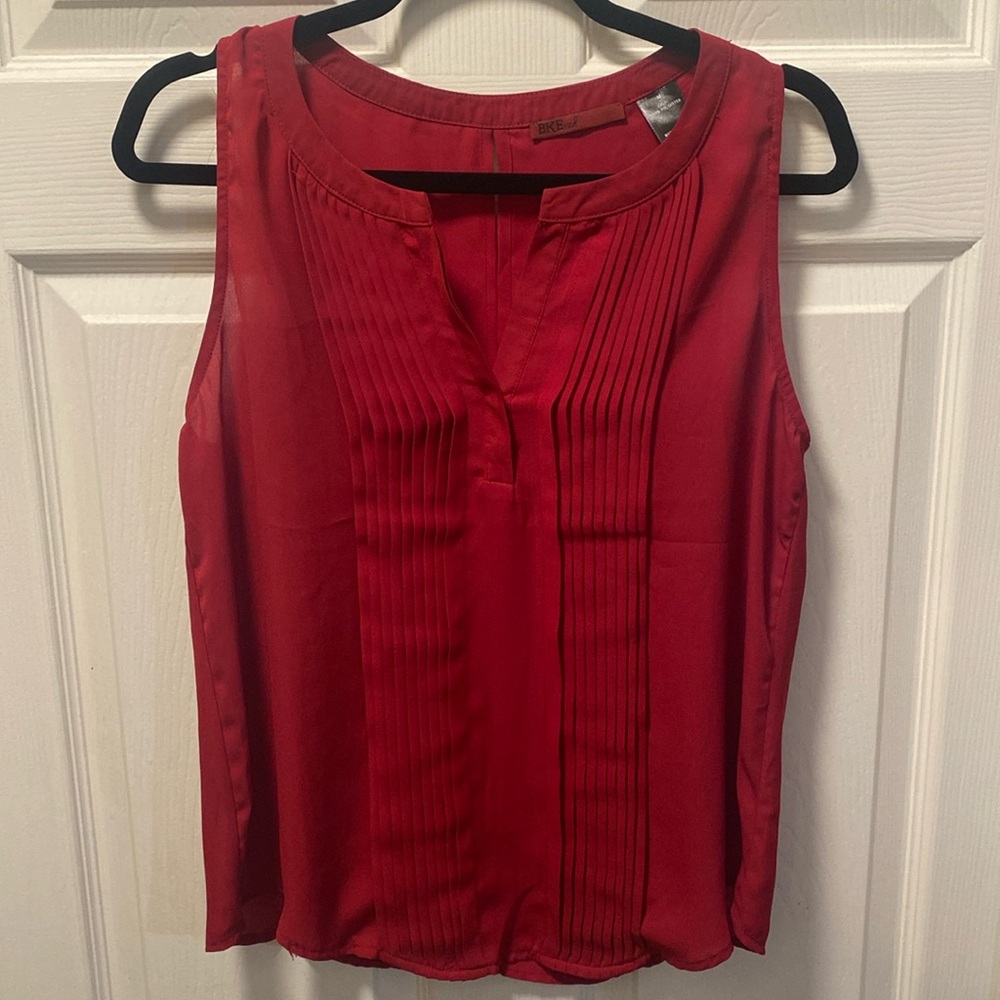 ⭐️BUCKLE BKE Red sleeveless top, Size Medium
